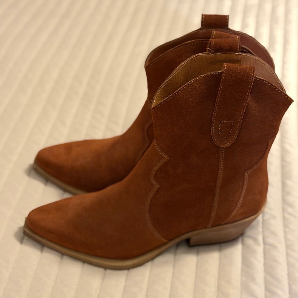 Steve Madden Brown Suede Western Ankle Boots